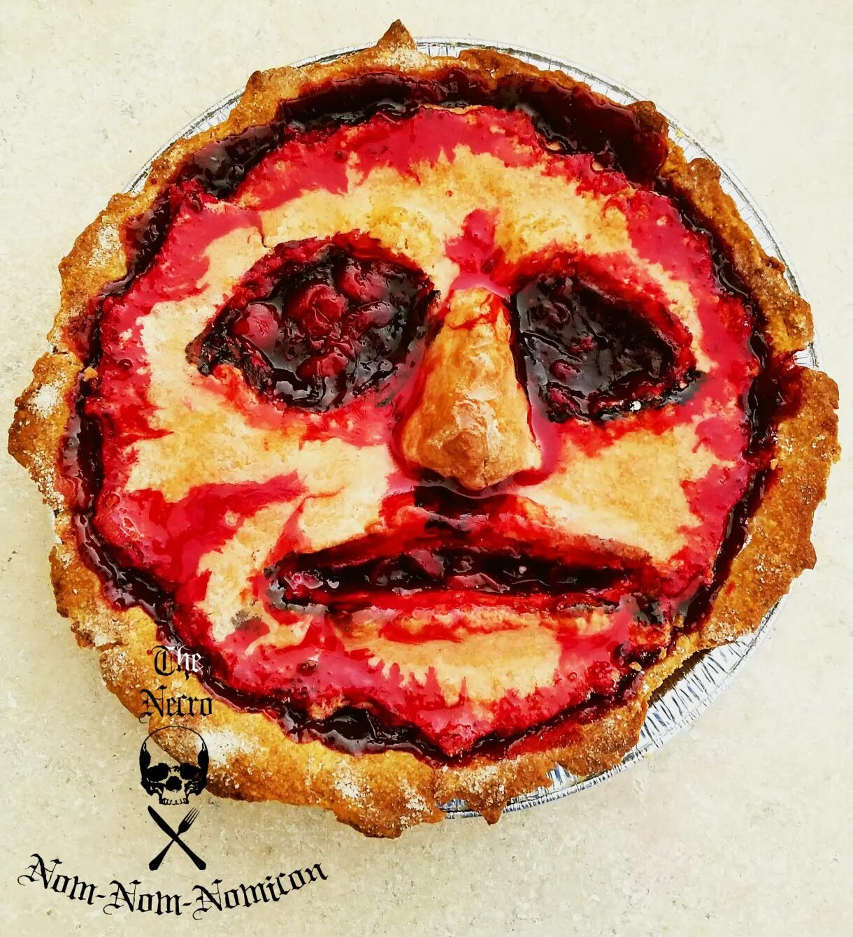 Пирог на хэллоуин фото Halloween Recipe: Cherry Die Pie Halloween food for party, Creepy halloween food