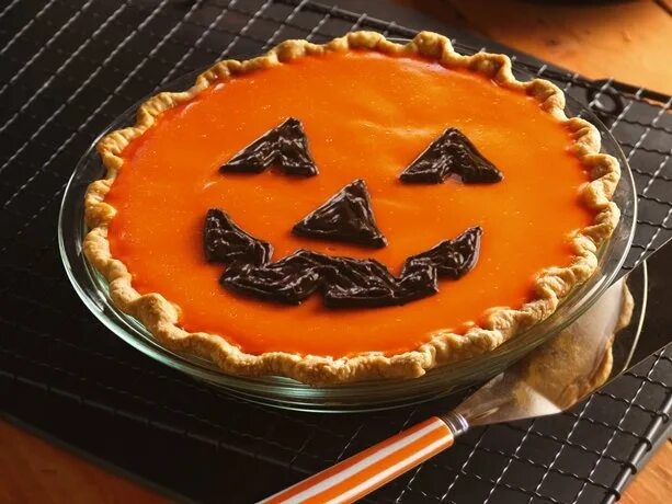 Пирог на хэллоуин фото Jack–o'-Lantern Orange-Pumpkin Pie #Halloween Pumpkin pie, Pumpkin pie recipes, 