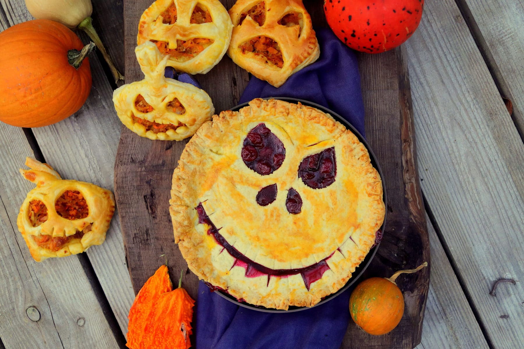 Пирог на хэллоуин фото Halloween Pies For Fun Festive Meals! - Thrifty NW Mom