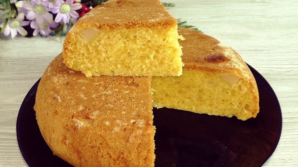 Пирог на молоке фото Добавляю груши прямо в тесто и запекаю: вкусный, в меру сладкий фруктовый пирог 