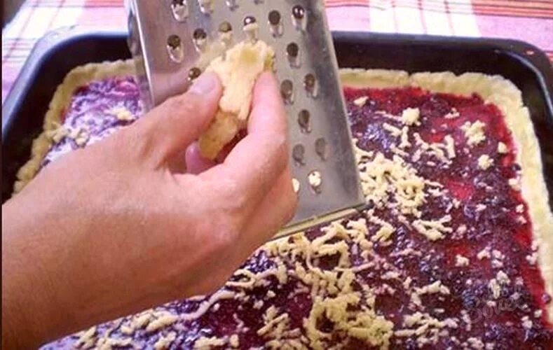 Пирог на терке с фото Тертый пирог с вареньем на скорую руку: как сделать вкусный десерт из песочного 