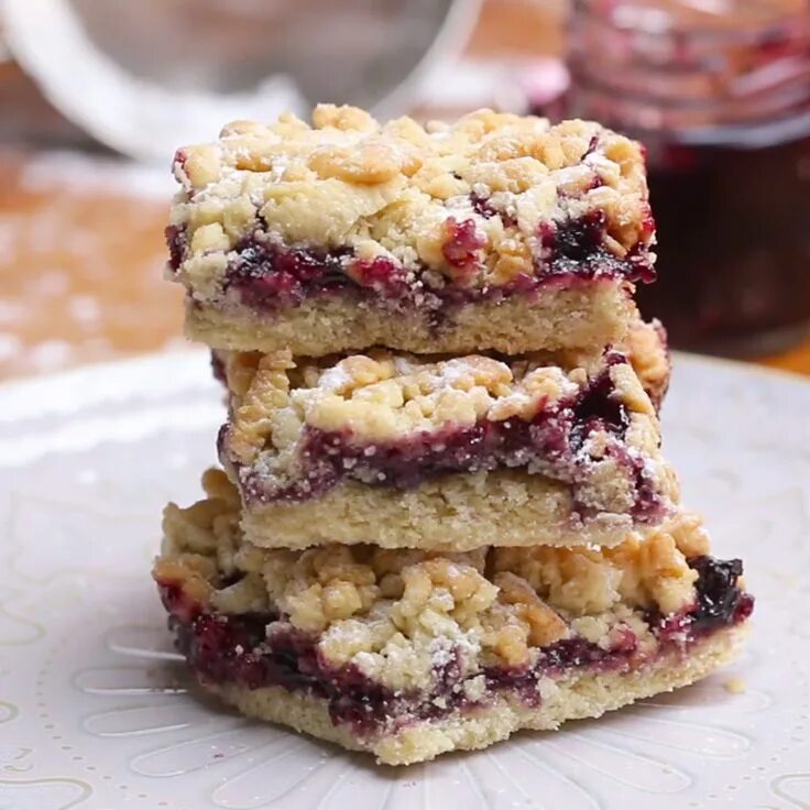 Пирог насыпной с вареньем с фото Shortbread Jam Squares Video Desserts, Square recipes, Baking