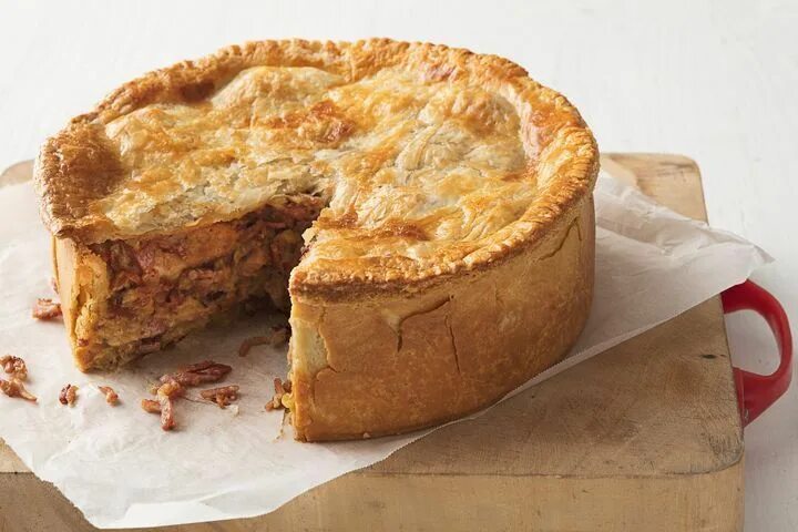 Пирог пай фото Creamy chicken, bacon and leek pie Recipe Leek pie, Savoury food, Savory pies re