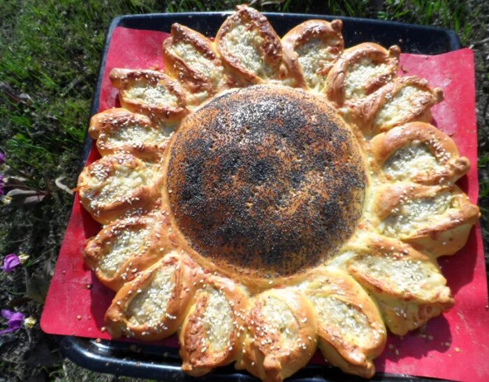 Пирог подсолнух фото Мясной закусочный пирог-подсолнух - как приготовить дрожжевой пирог-подсолнух, п
