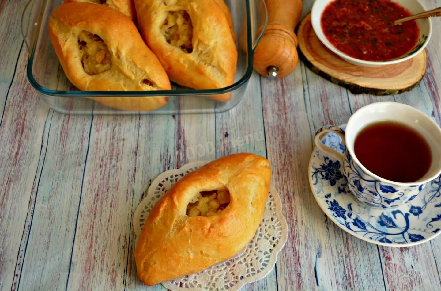 Пирог расстегай фото Расстегай с рыбой и рисом в духовке из дрожжевого теста рецепт с фото пошагово -
