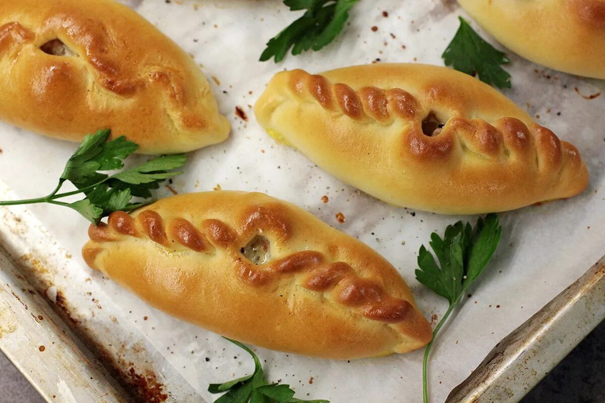 Пирог расстегай фото Fish rasstegai: Essential appetizer pies on a Russian table (RECIPE) - Russia Be