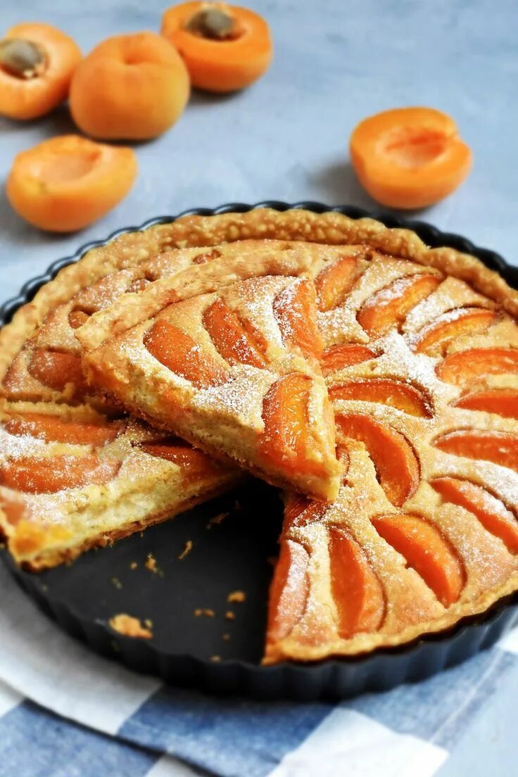 Пирог с абрикосов рецепт с фото Apricot Frangipane Tart Apricot recipes, Frangipane tart, Almond recipes