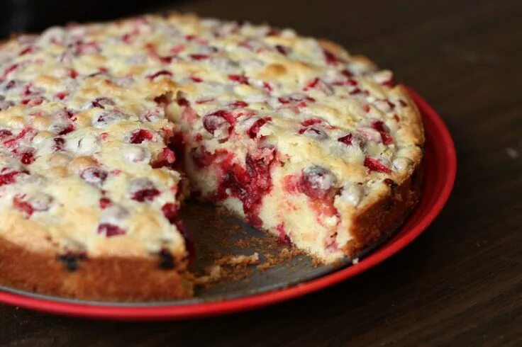 Пирог с брусникой и сметаной фото cranberry cake Cranberry recipes, Cranberry cake, Sweets desserts