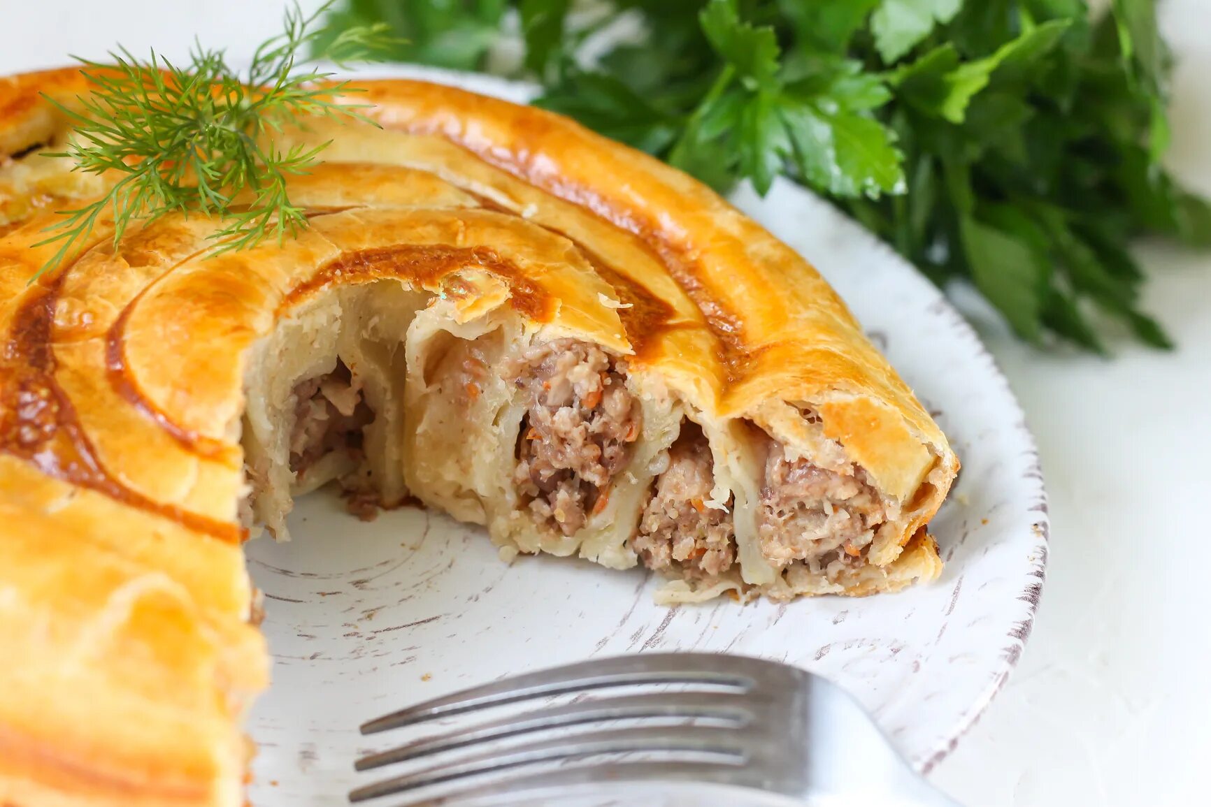 Пирог с фаршем рецепт с фото Мясной пирог из слоеного теста " Рецепты - готовим дома "Наобед.kz