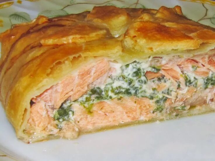 Пирог с горбушей из слоеного теста фото Лосось запеченный в тесте (Salmon En Croute) Ингредиенты на 4 порции: Филе лосос