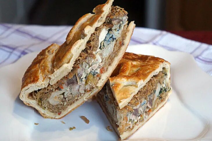 Пирог с капустой и рыбой фото Пирог с рыбой и квашеной капустой - пошаговый рецепт с фото (12306 просмотров)