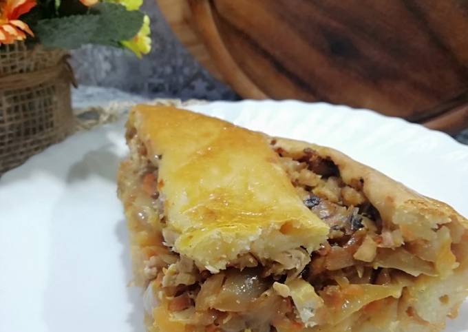Пирог с капустой и рыбой фото Коллекция фото пирога с капустой и рыбной консервой Торты, конфеты, пироги iberi