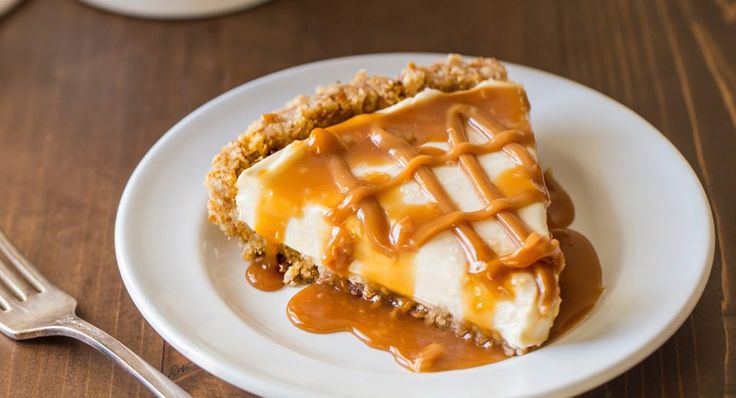 Пирог с карамелью фото No Bake Salted Caramel Pie McCormick Recipe Salted caramel pie, Dessert recipes 