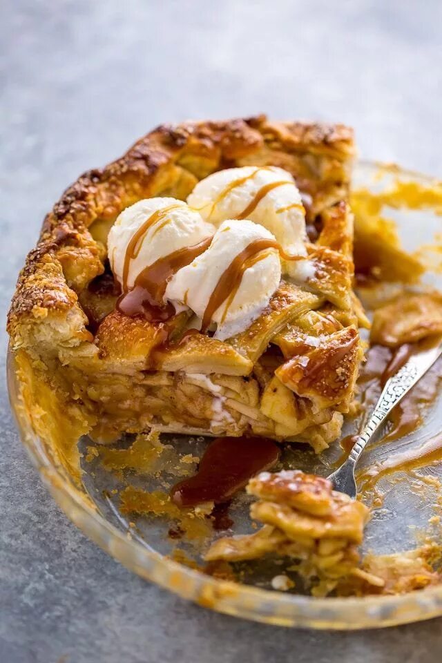 Пирог с карамелью фото Salted Caramel Apple Pie! This is one of the best recipes we've ever made! #appl