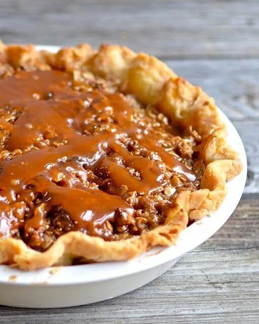 Пирог с карамелью рецепт с фото Caramel Apple Pie Apple recipes, Delicious desserts, Caramel apple pie recipes