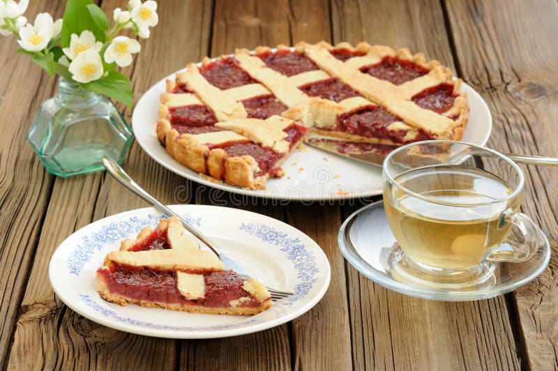 Пирог с клубничным вареньем фото Piece of Lattice Flan with Strawberry Jam Cut with Metal Fork on Stock Photo - I