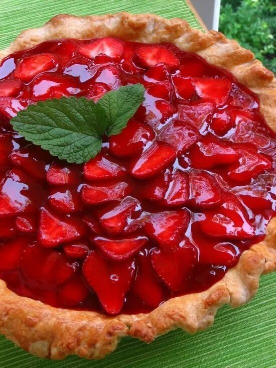 Пирог с клубничным вареньем фото Strawberry Cream Cheese Pie Recipe Desserts, Eat dessert, Strawberry recipes