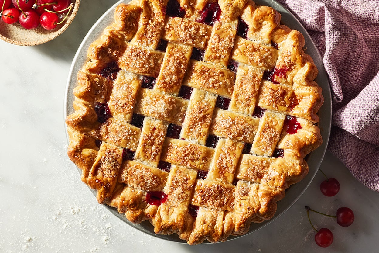 Пирог с конфетами фото Mr. Washington's Cherry Pie Recipe King Arthur Baking