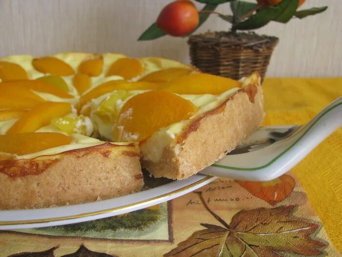 Пирог с консервированными персиками с фото Юлькин пирог с персиками и грушей CoffMachines.ru
