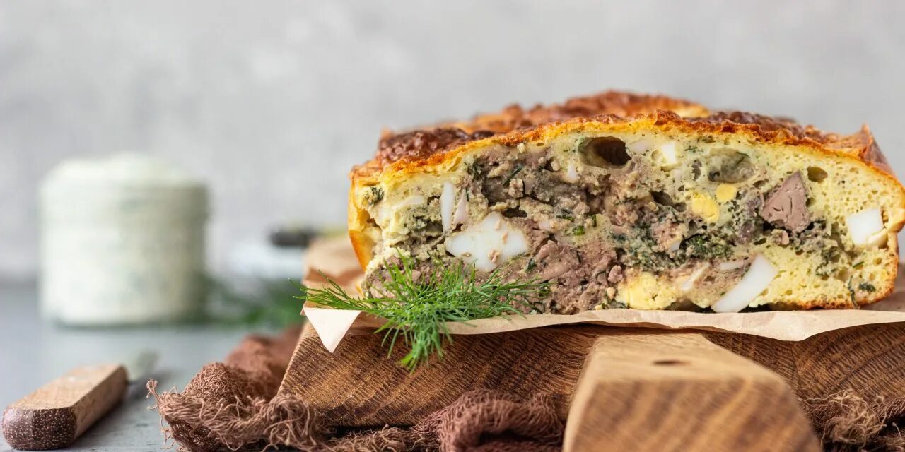 Пирог с куриной печенью фото Заливной пирог с печенью и яйцами - Лайфхакер