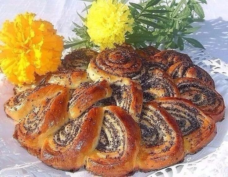 Пирог с маком фото Очень эффектный пирог-рулет с маком, да еще и вкусный! Самые вкусные кулинарные 