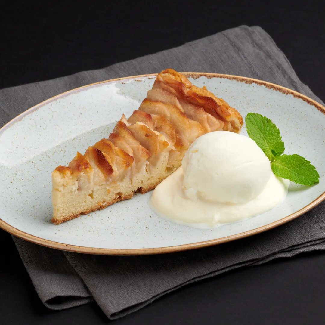 Пирог с мороженым фото tarte aux pommes avec glace à ... - dessert - Ланчи (maison poisson) - ScanForMe