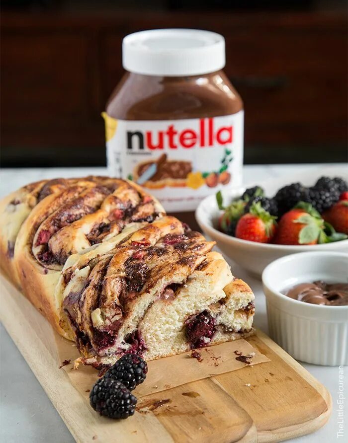 Пирог с нутеллой рецепт пошаговый с фото Berry Nutella Swirl Bread Recipe Swirled bread, Nutella, Delicious desserts