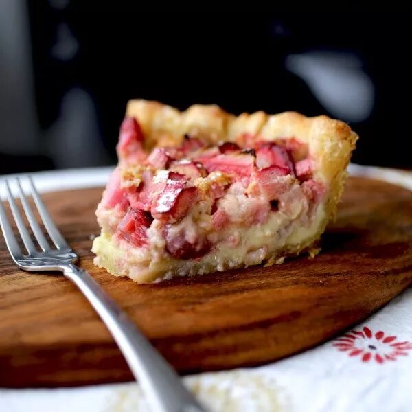 Пирог с ревенем фото Strawberry Rhubarb Custard Pie Recipe Rhubarb and custard, Rhubarb recipes, Rhub