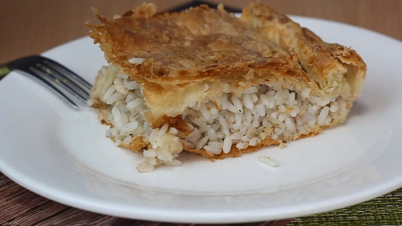 Пирог с рисом и консервой фото Рыбный пирог! Вкусный пирог с консервой и рассыпчатым рисом из слоеного теста. -