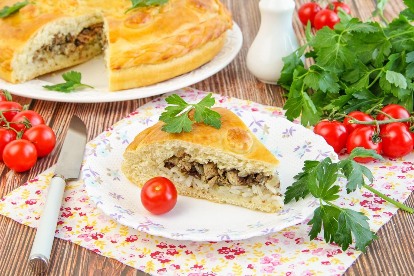 Пирог с рисом и консервой фото Пирог с сайрой и рисом в духовке рецепт с фото пошагово - 1000.menu