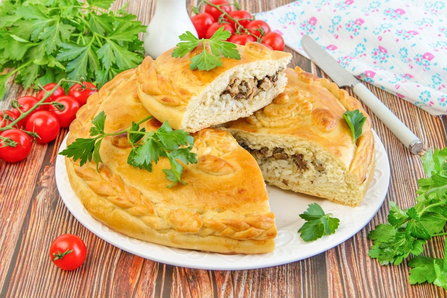 Пирог с рисом и консервой фото Пирог с сайрой и рисом в духовке рецепт с фото пошагово - 1000.menu