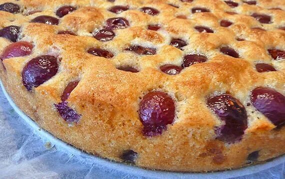 Пирог с вишней рецепт с фото пошагово Шарлотка с черешней Dessert receipes, Food, Cherry cake