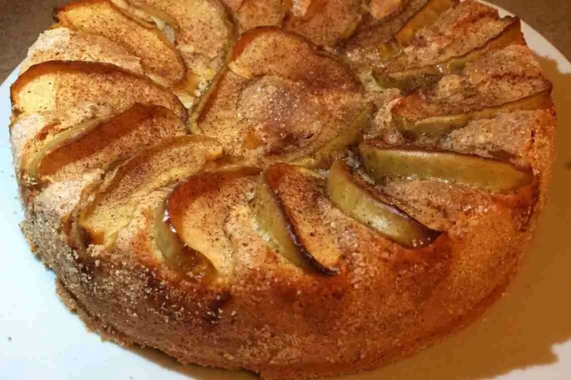 Пирог с яблоками и корицей фото Шарлотка с яблоками с корицей: несколько рецептов пирога - Journal UA