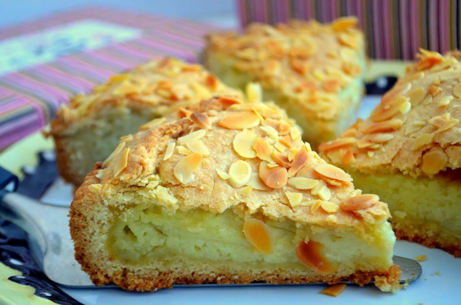 Пирог с заварным кремом с фото http://lizanka87.blogspot.com/2014/11/torta-della-nonna.html Идеи для блюд, Пиро