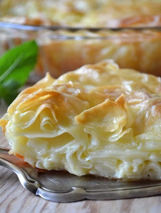 Пирог сабурани с сыром рецепт с фото Achma - Georgian puff cake with cheese, is prepared from a large number of layer