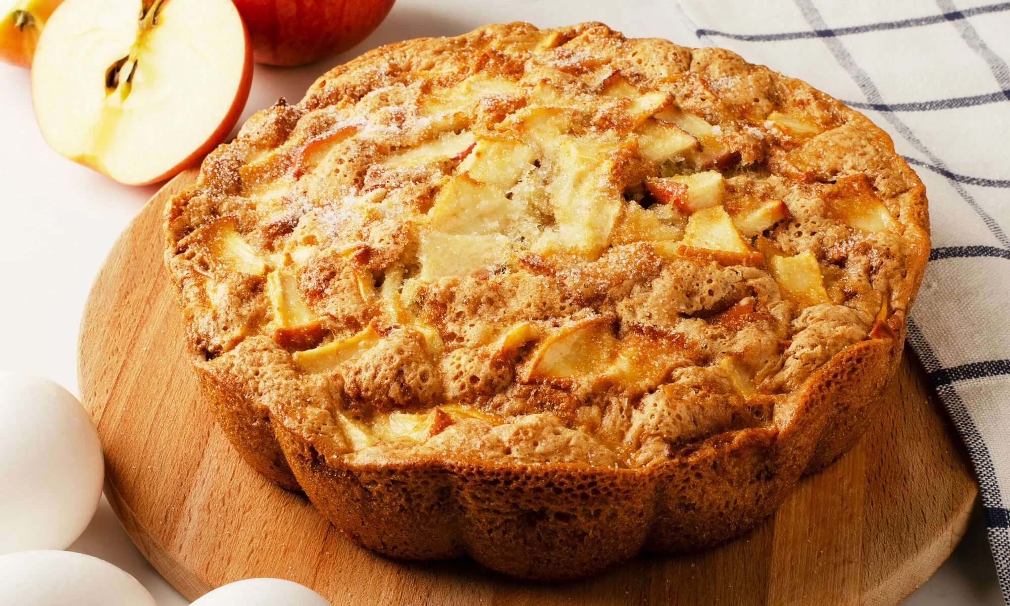 Пирог шарлотка фото Шарлотка с яблоками на сметане: рецепт от Шефмаркет!