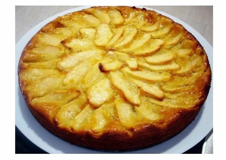 Пирог шарлотка с яблоками рецепт фото bolo-de-maca-e-marmelada Apple recipes, Peruvian recipes, Food