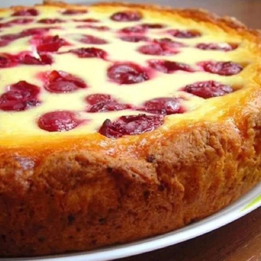 Пирог сладкий и вкусный с фото ПИРOГ-СМETAHНИK C ЯГOДАМИ В этом чудесном летнем пироге все совершенно! И рассып