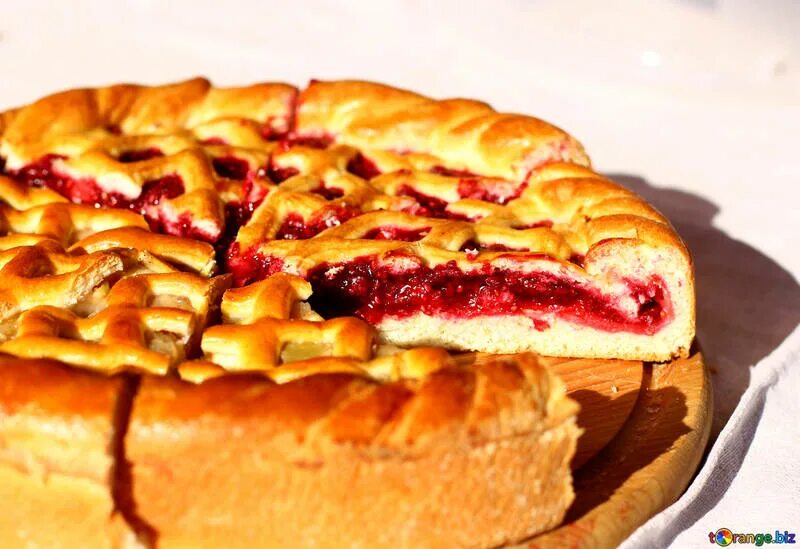 Пирог сладкий и вкусный с фото Homemade cake with berries free image - № 47544