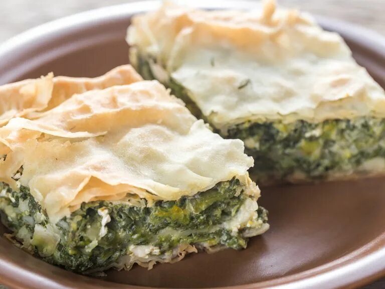 Пирог со шпинатом фото Victoria Hislop provides her easy recipe for spanakopita, a Greek spinach and fe