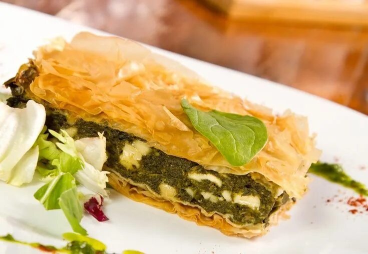 Пирог со шпинатом фото Пирог из слоеного теста с сыром и шпинатом Spanakopita recipe, Spinach puff past