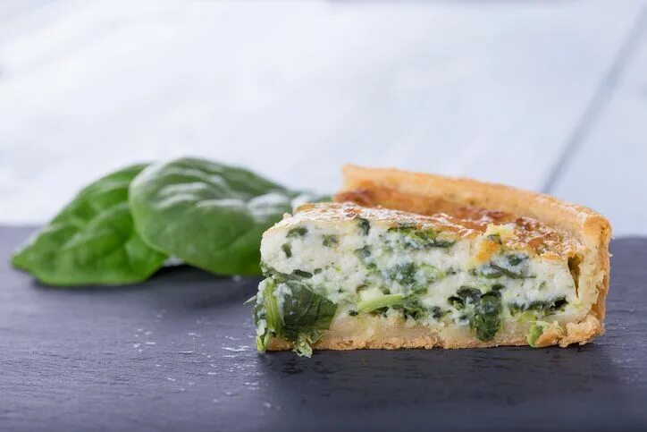 Пирог со шпинатом и сыром фото La ricetta per portare in tavola una deliziosa torta salata con ricotta e spinac
