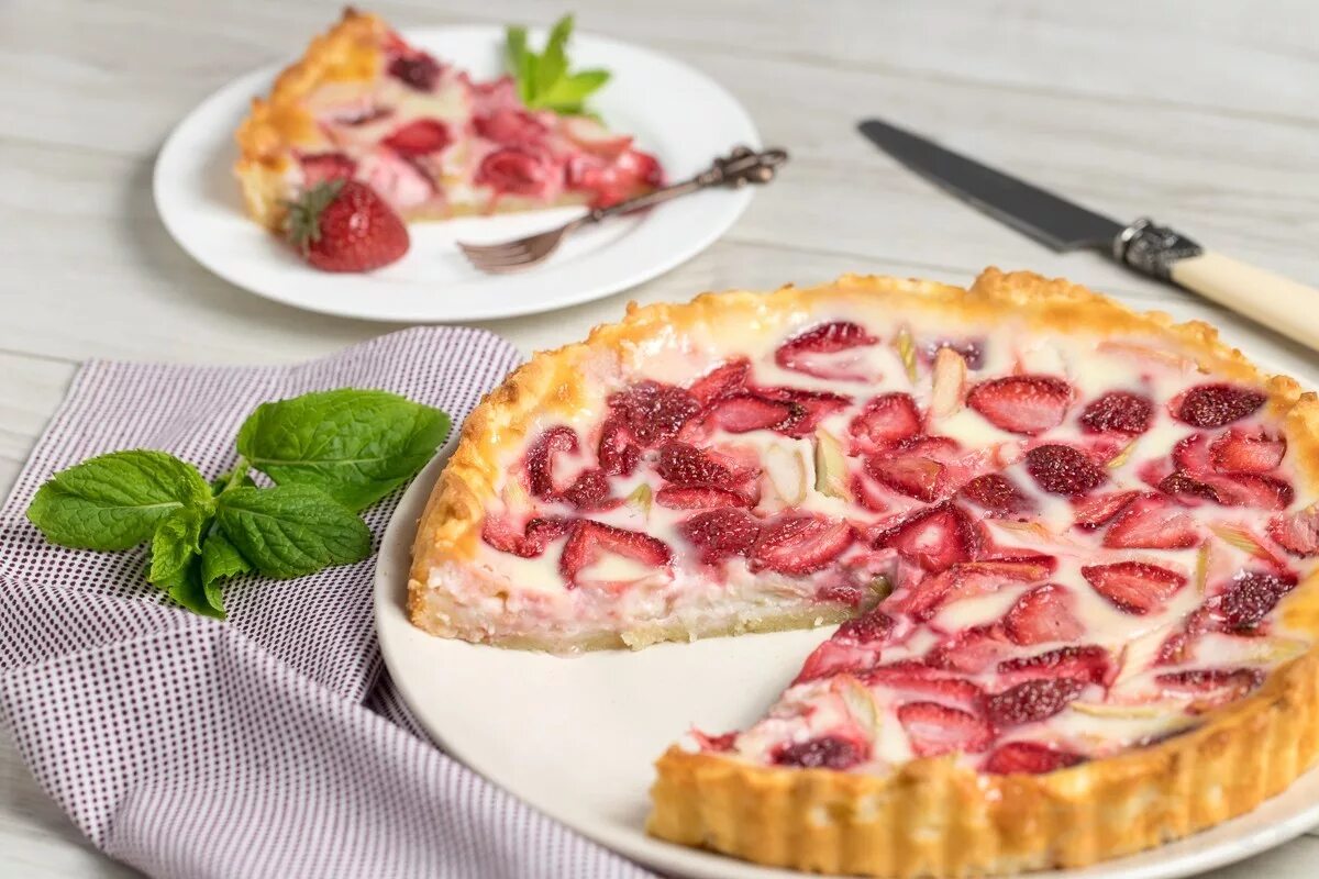 Пирог со сливками с фото Пирог с ревенем и клубникой со сметанной заливкой - Zira.uz