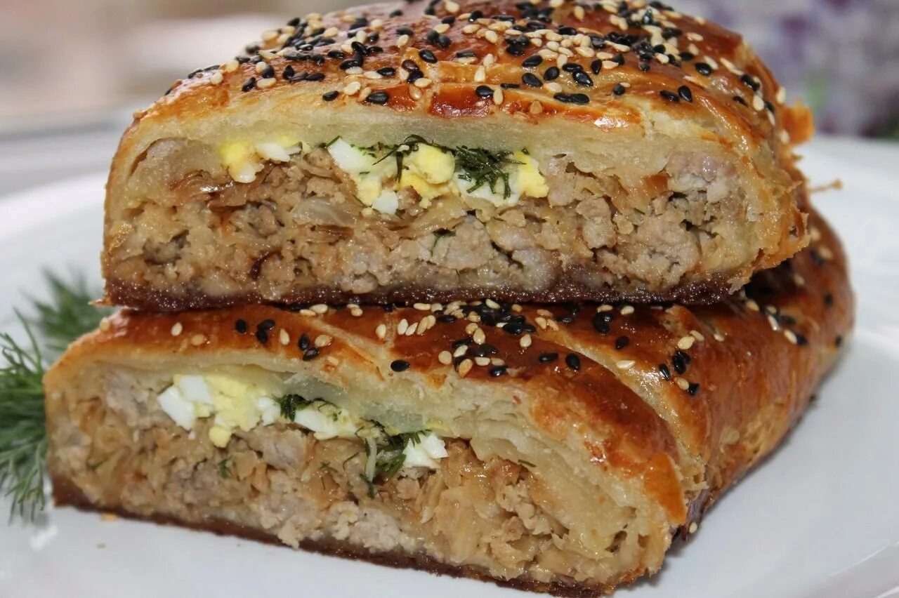 Пироги быстро и вкусно с фото Сочный пирог. 1.Капусту свежую нашинковать и обжарить с фаршем,добавить специи и