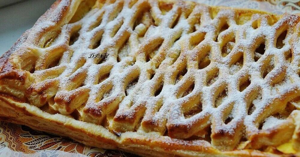 Пироги из слоеного бездрожжевого теста фото Пирог с Яблоками Лесной