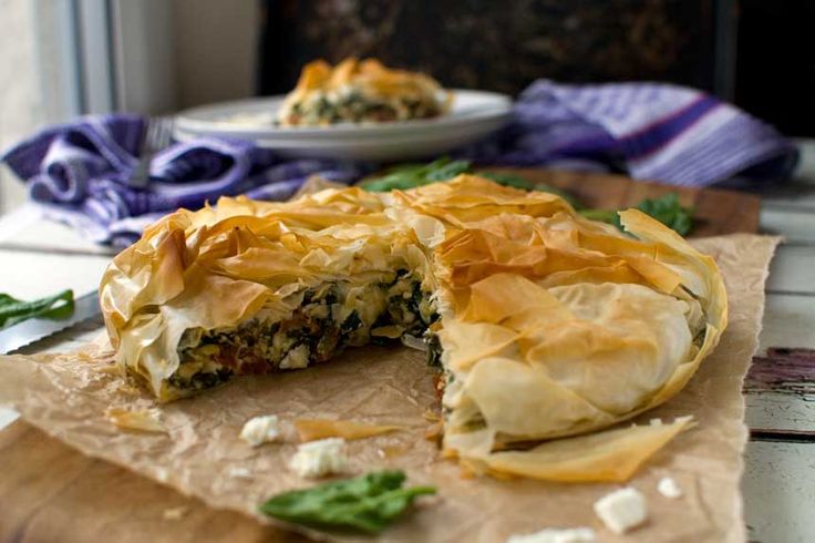 Пироги из теста фило рецепты с фото Greek spinach and feta filo pie Recipe Spinach and feta, Greek spinach pie, Reci
