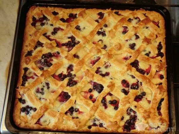 Пироги на протвине фото Рецепт: Пирог из пресного теста с яблоками и ягодами Очень вкусный фруктово-ягод