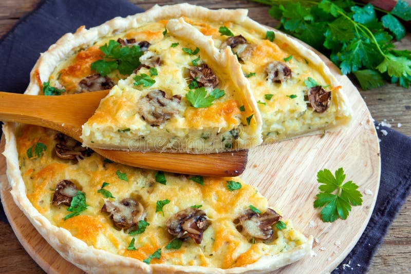 Пироги рецепты фото картошка с грибами Quiche pie with mushrooms stock photo. Image of copyspace - 71818670
