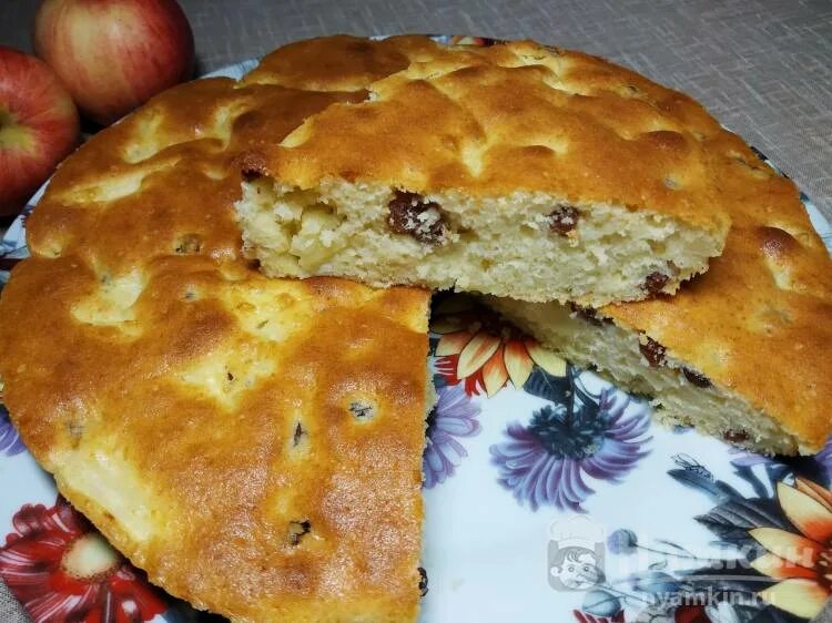 Пироги с изюмом с фото Бисквитный пирог с изюмом и яблоком рецепт пошаговый с фото - Nyamkin.RU