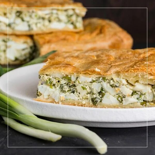 Пироги с луком и яйцом фото Пирог с яйцом и зеленым луком от ПироГами Тюмень Единая Служба Заказов Leverans.
